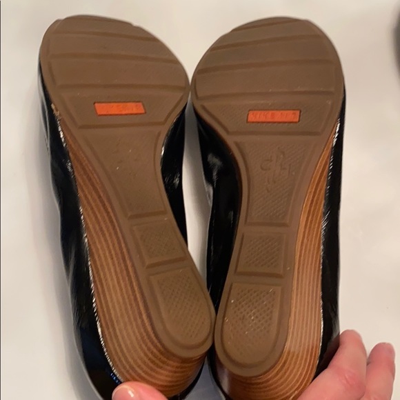 Cole Haan Open-Toe Wedge Black, 7 1/2B - Picture 3 of 4